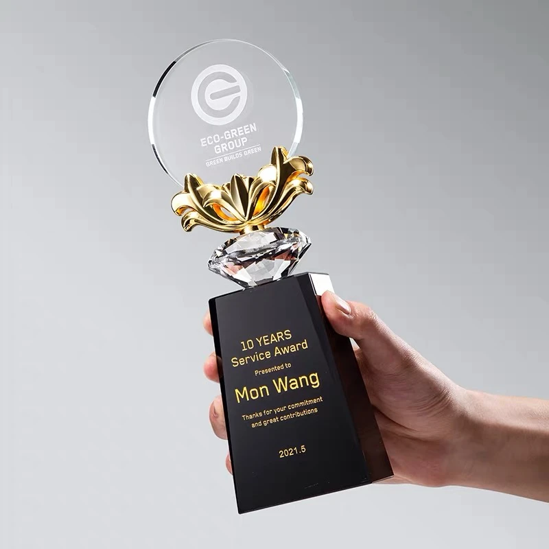 Trofej s kvetinovým ornamentom